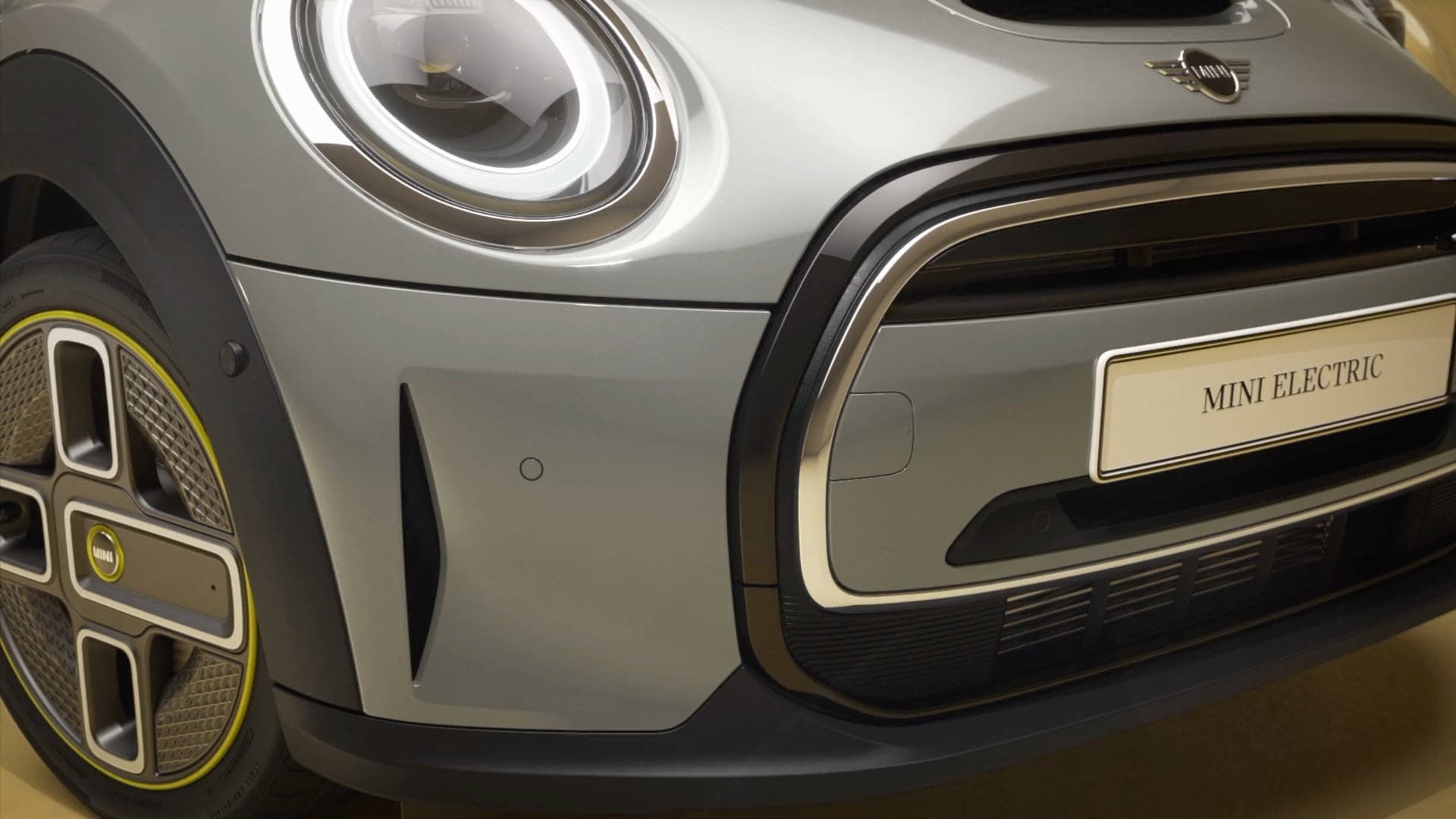 MINI 3 ajtós Cooper SE – tisztán elektromos MINI – oldalnézet, ezüst