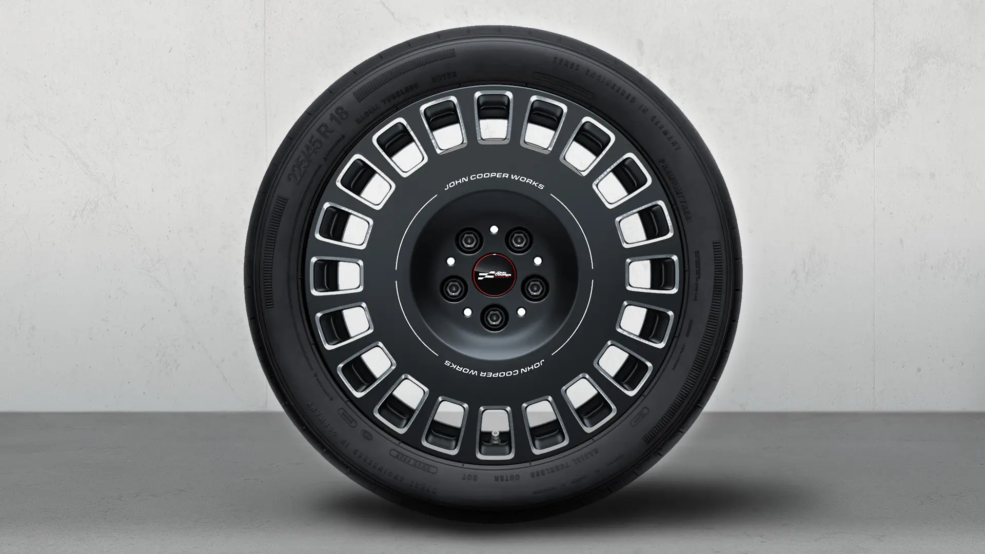 18" JCW öntött könnyűfém keréktárcsa, Rallye Spoke 992, kétszínű (Frozen Midnight Grey, polírozott), komplett nyári kerékkészlet részeként.