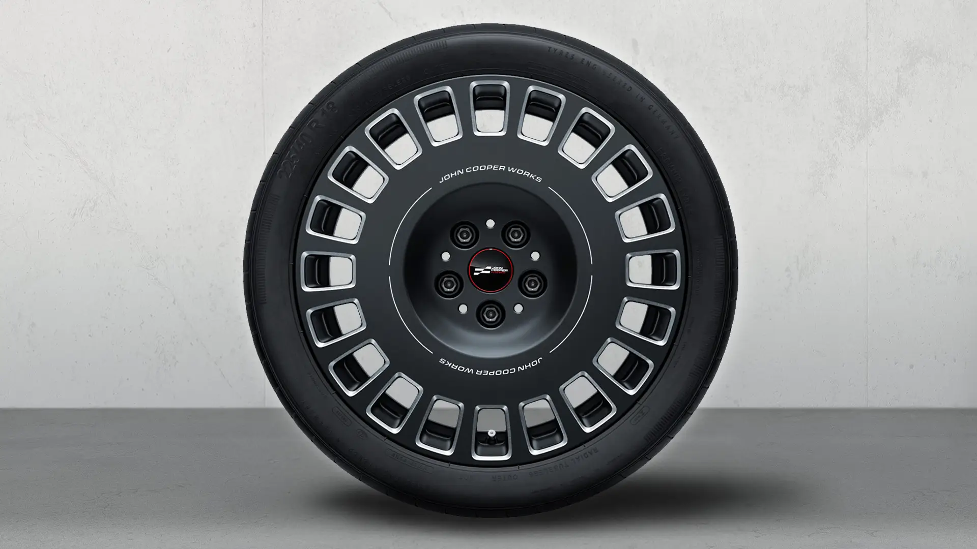 18" JCW öntött könnyűfém keréktárcsa, Rallye Spoke 992, kétszínű (Frozen Midnight Grey, polírozott), komplett nyári kerékkészlet részeként.