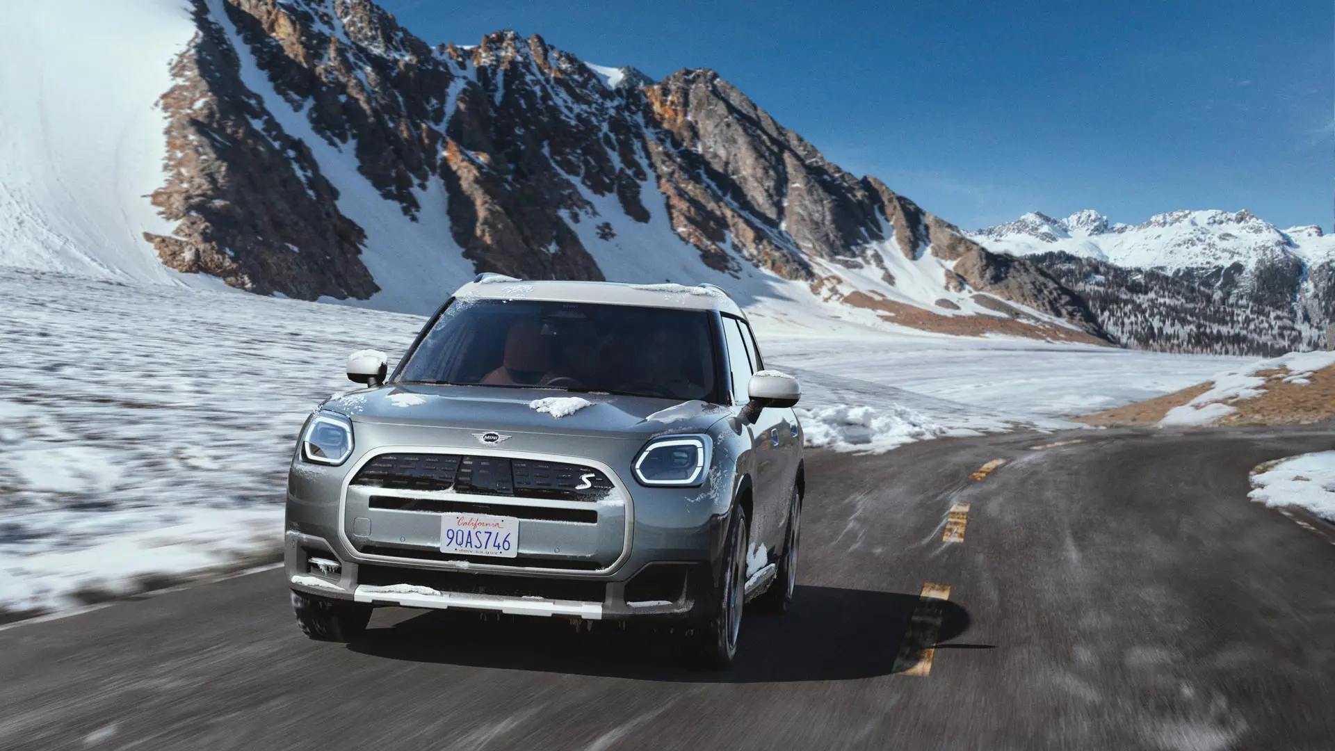 MINI Countryman a hóban.