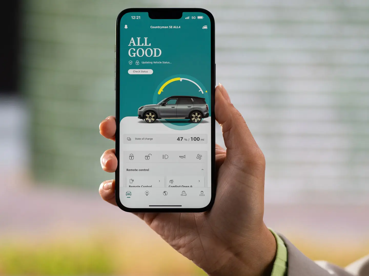 A töltési állapotot és a még elérhető becsült hatótávolságot mutató távoli szolgáltatás a MINI Appban. 