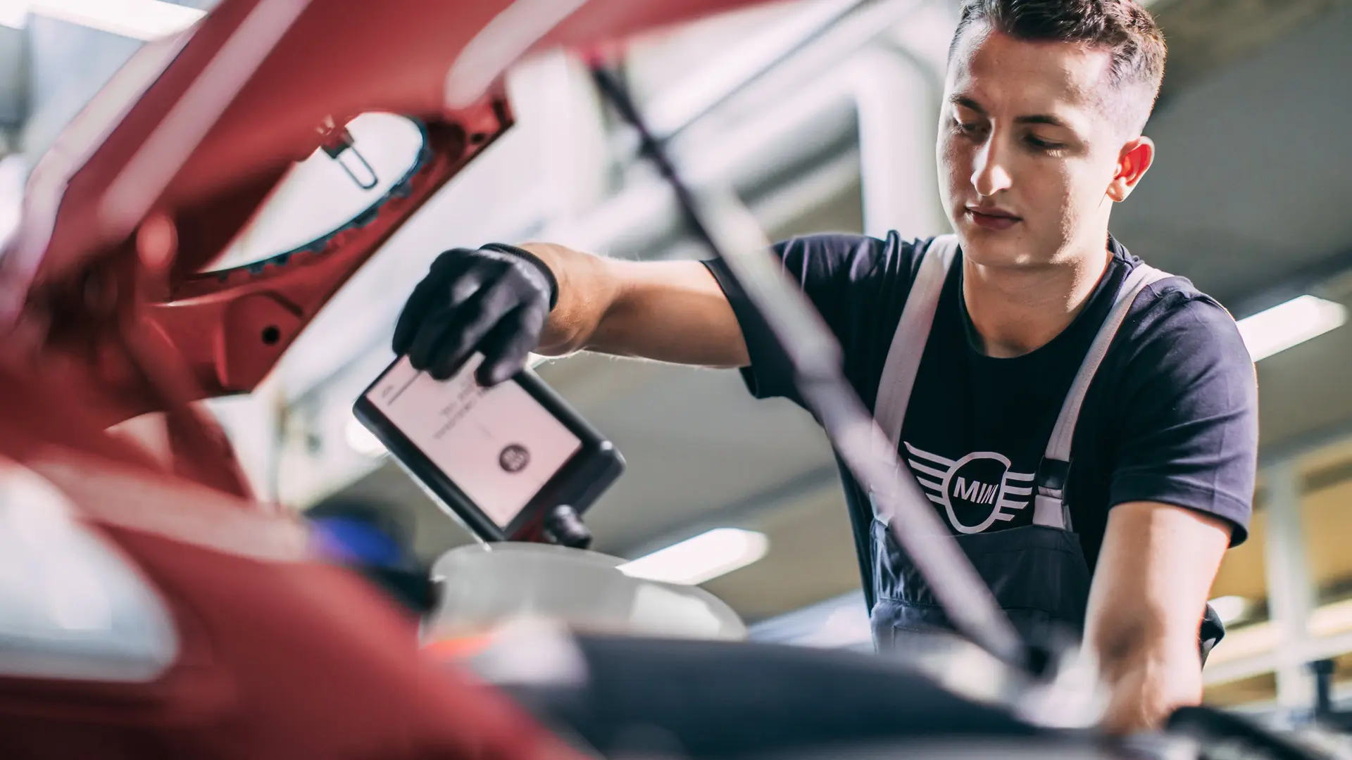 Motorolaj utántöltése