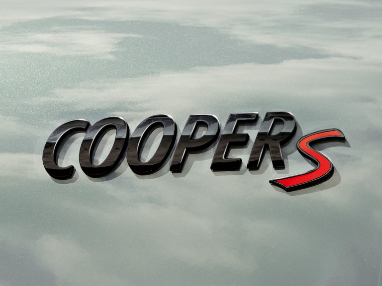 MINI TARTOZÉKOK – Cooper S modellmegjelölés – Fekete