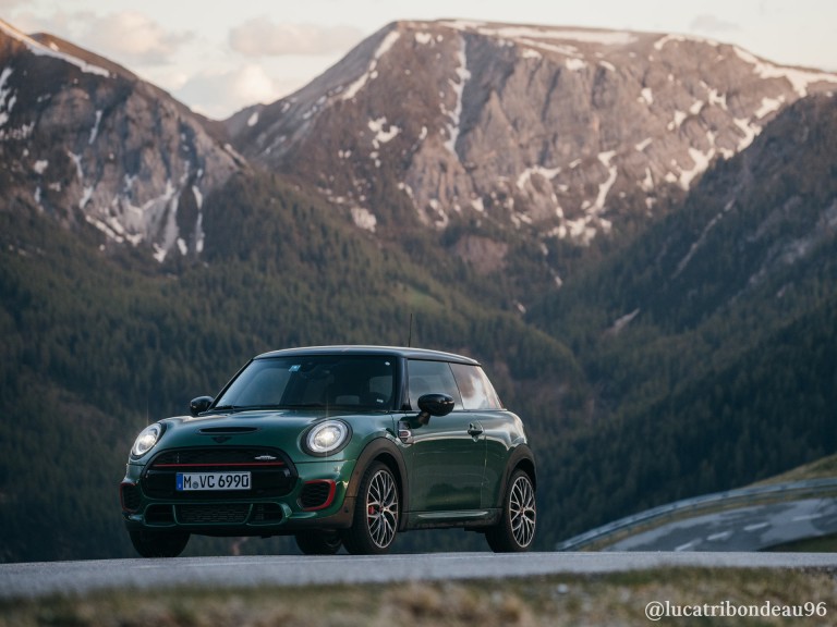 MINI John Cooper Works 3 ajtós – zöld és fekete – kép @lucatribondeau96