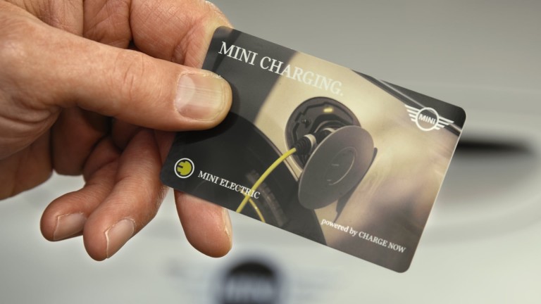 mini elektromobilitás – töltés – töltőkártya