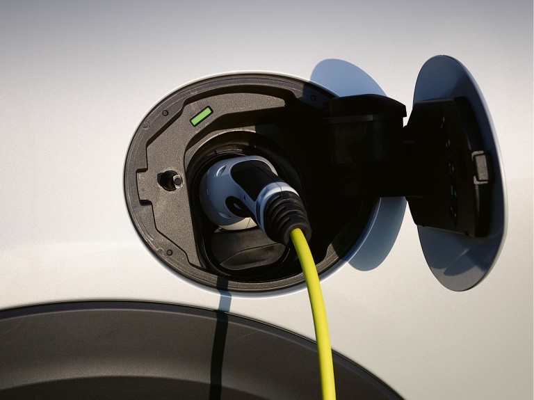mini elektromobilitás – hatótáv - elektromos csatlakozó
