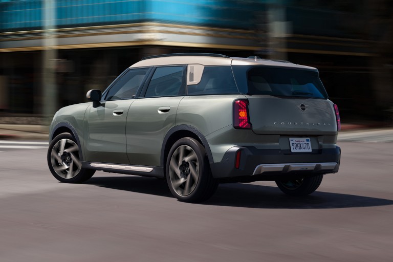MINI connected bővítések - távvezérlésű motorindítás