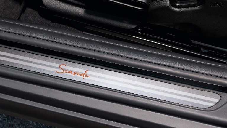 MINI Cabrio Seaside Edition – ajtóküszöbök – a kiadás megkülönböztető jele