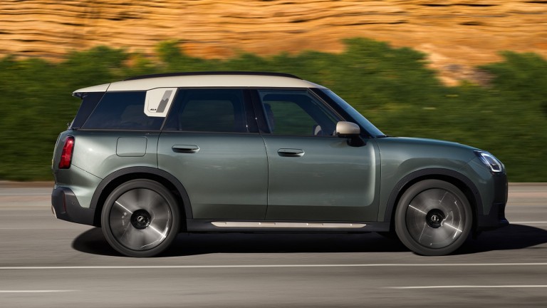 MINI Elektromobilitás – visszatöltő fékezés