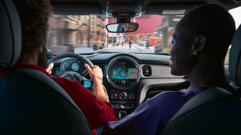 MINI Elektromobilitás – kímélő akkumulátor üzemmódok