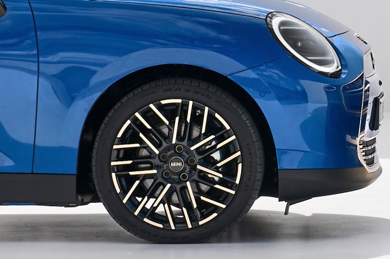 MINI Elektromobilitás – dizájn – kerekek – 01
