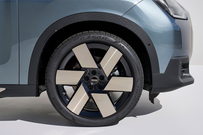 MINI Elektromobilitás – dizájn – kerekek – 02