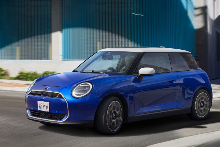 mini elektromobilitás – mini electric – vezetés elektromos energiával