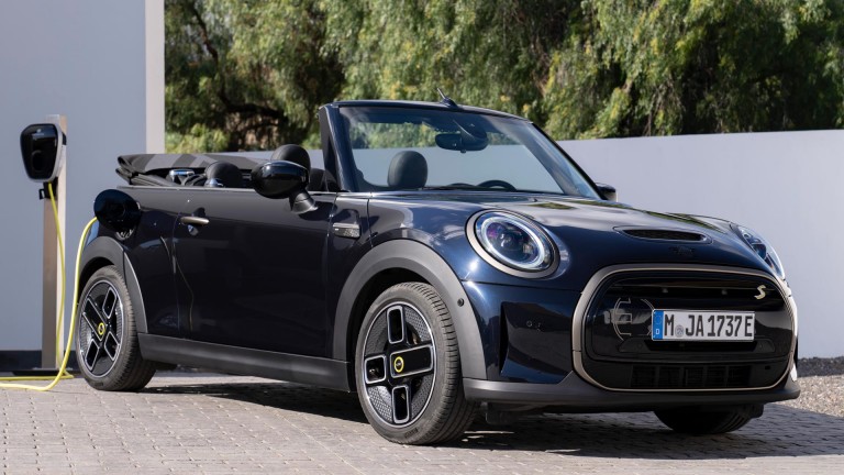 MINI Fenntarthatóság – A MINI elektromos története – az első tisztán elektromos MINI Cabrio 2023-ban