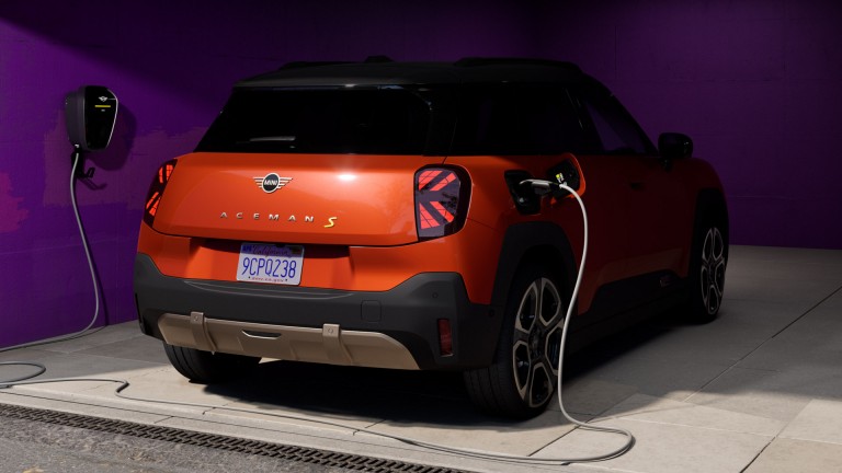 Tisztán elektromos MINI Aceman - mozaik - töltés és hatótávolság