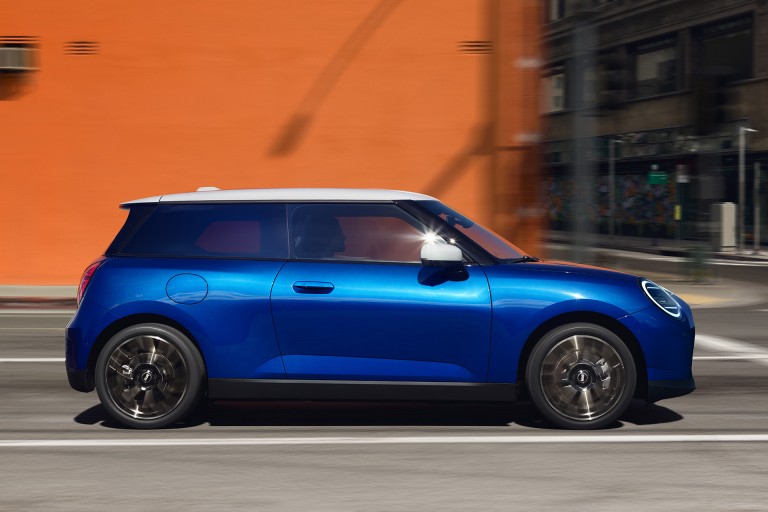 Tisztán elektromos MINI - külső galéria - oldalnézet