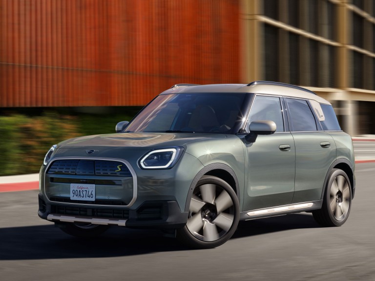 Elektromos MINI Countryman - Driving Experience - vezetőt segítő rendszerek