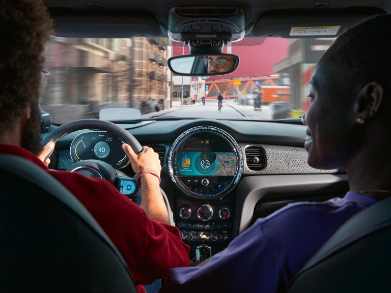 mini connected – touchscreen kijelző – fejegység