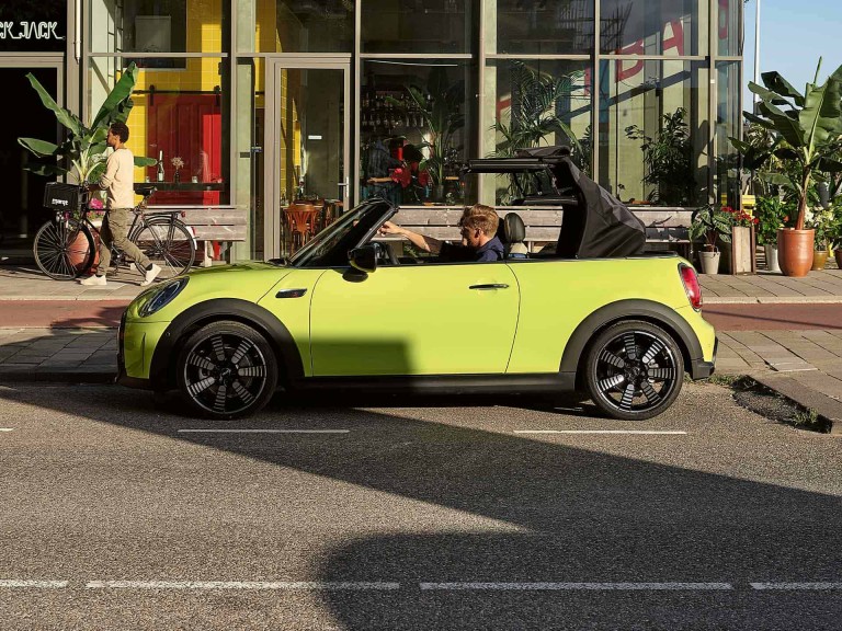 MINI Cabrio – oldalnézet – vászontető