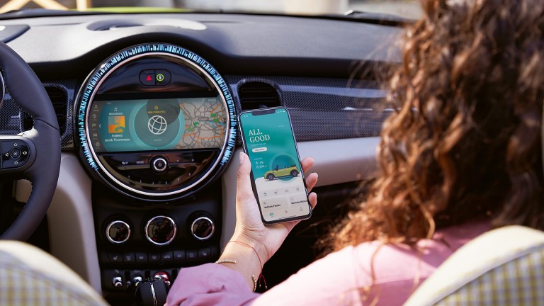 MINI Cabrio – MINI Connected