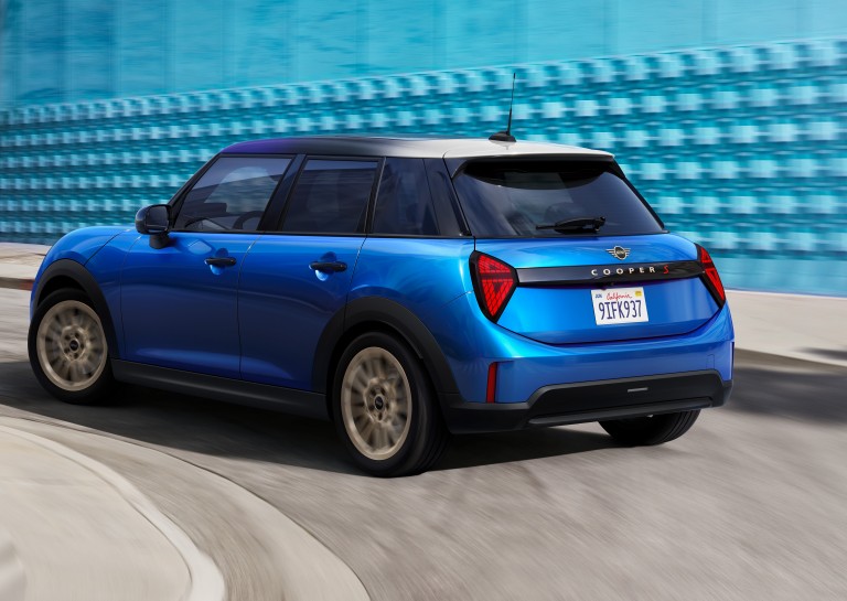 MINI Cooper 5 ajtós – vezetési élmény – különlegességek